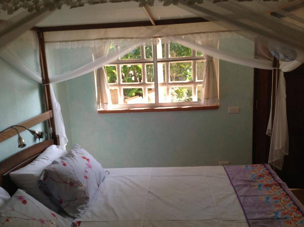 Aree's Lagoon House