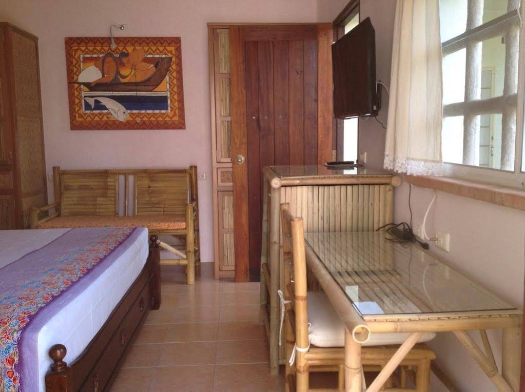 Aree's Lagoon House