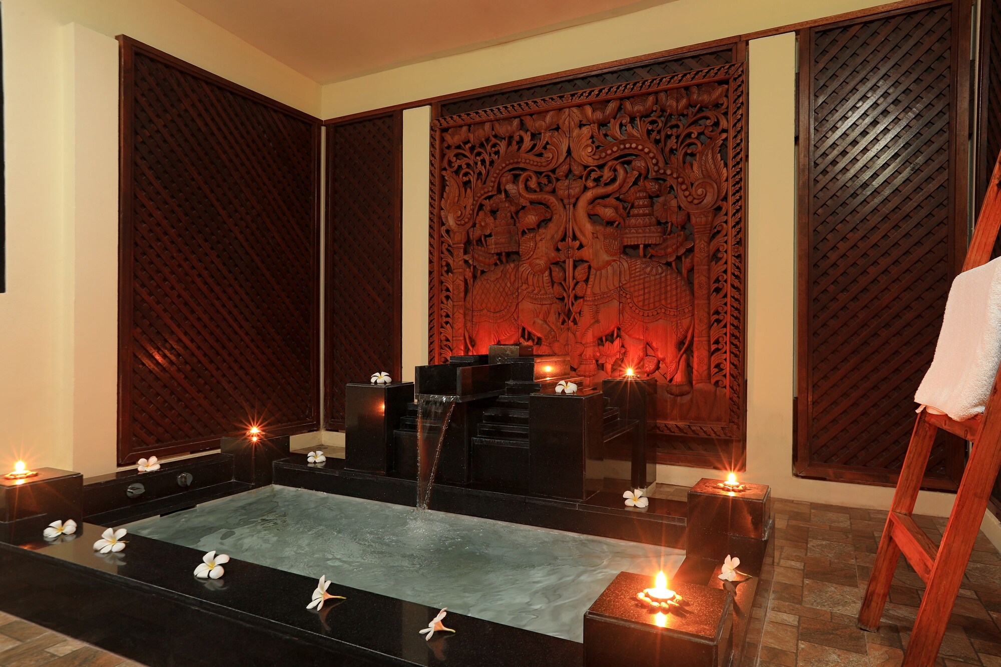 Baan Bua Estate by Tropiclook