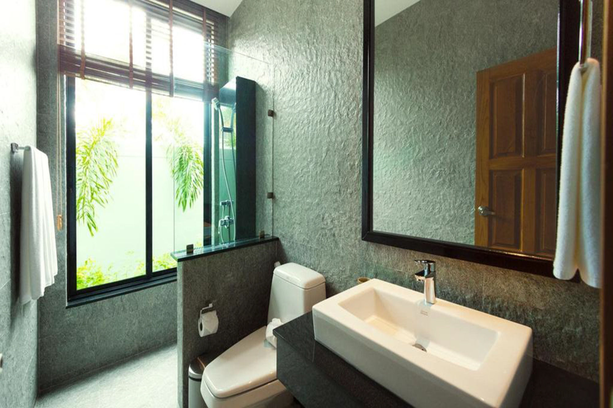 Baan Bua Estate by Tropiclook