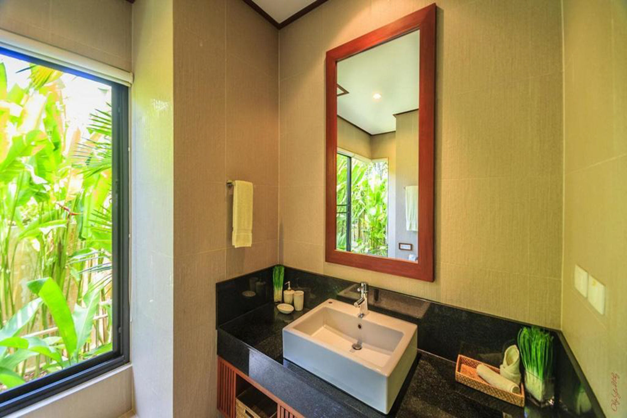 Baan Bua Estate by Tropiclook