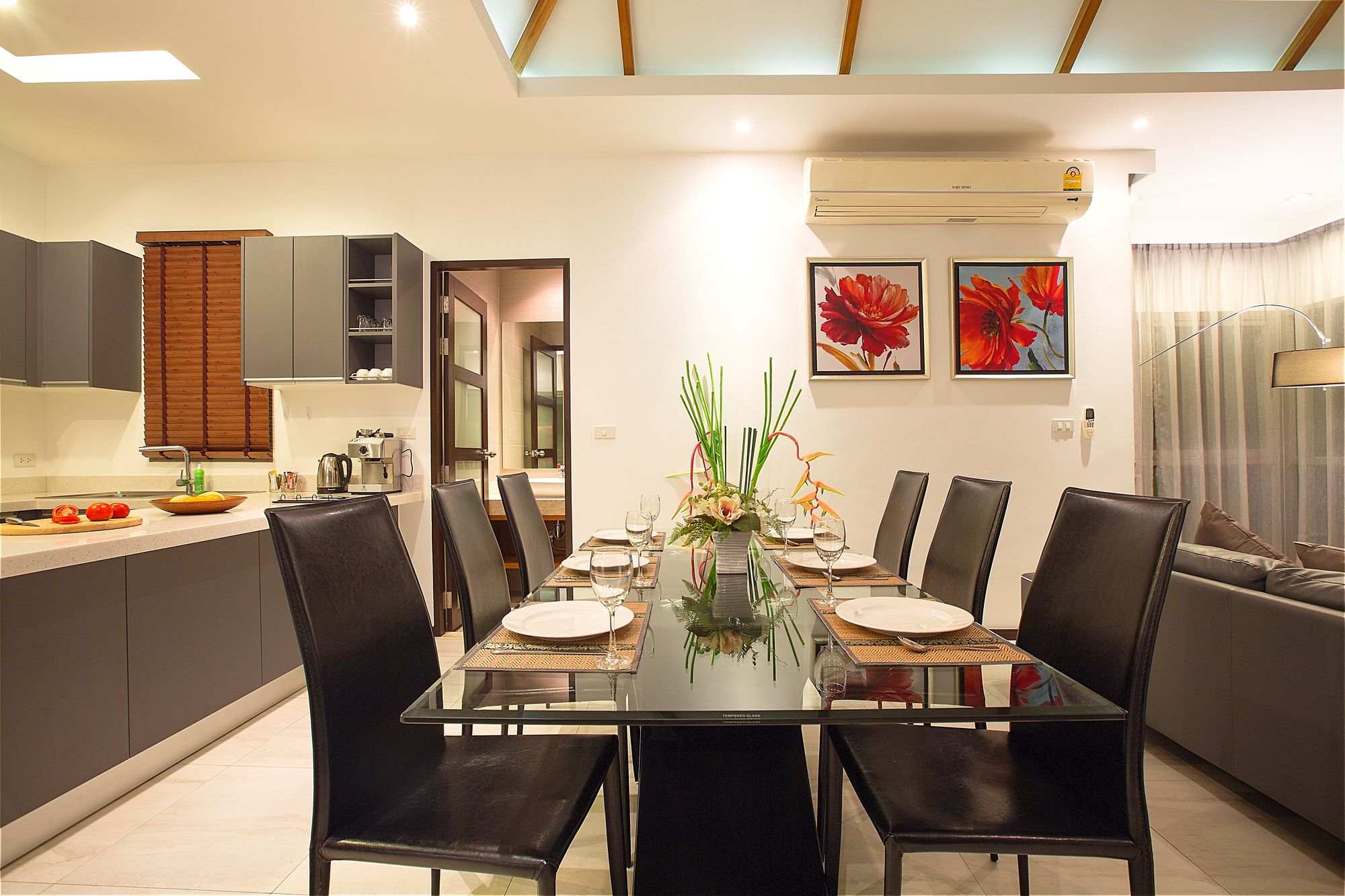 Shanti Estate by Tropiclook