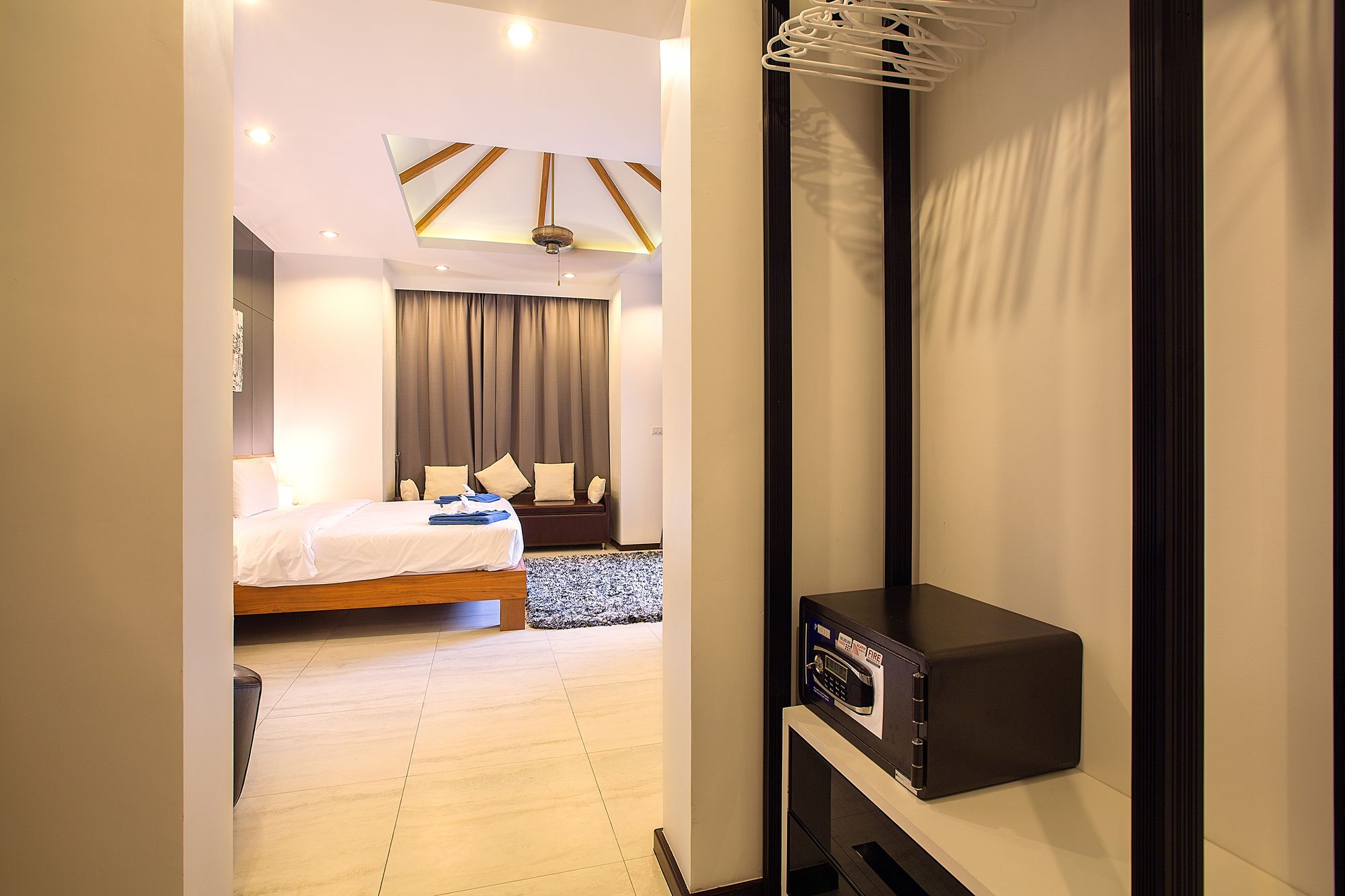 Shanti Estate by Tropiclook