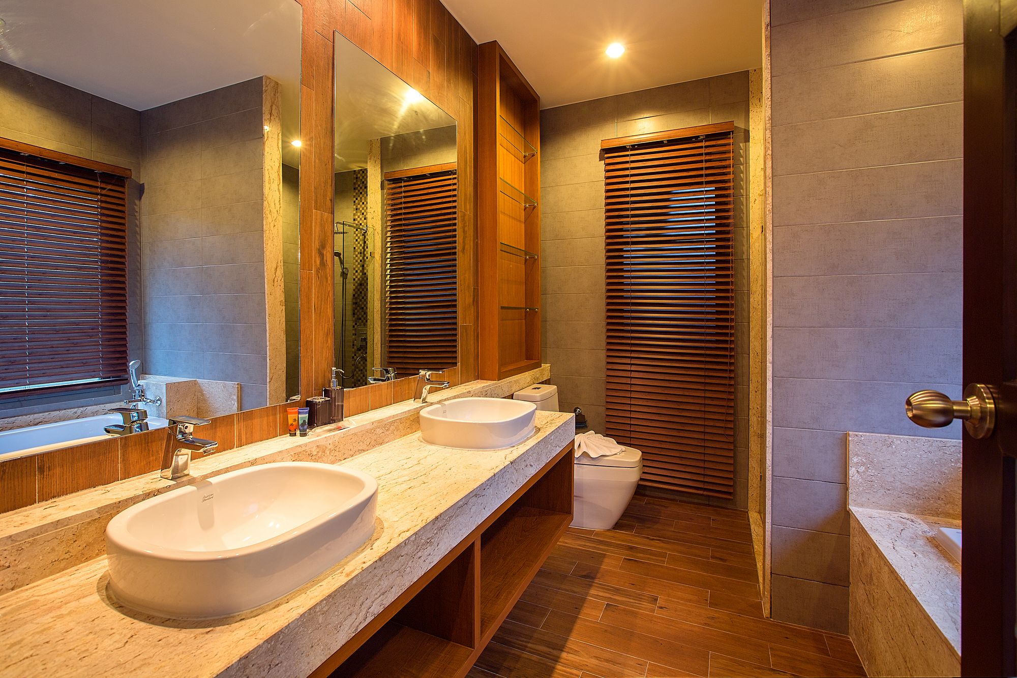 Shanti Estate by Tropiclook