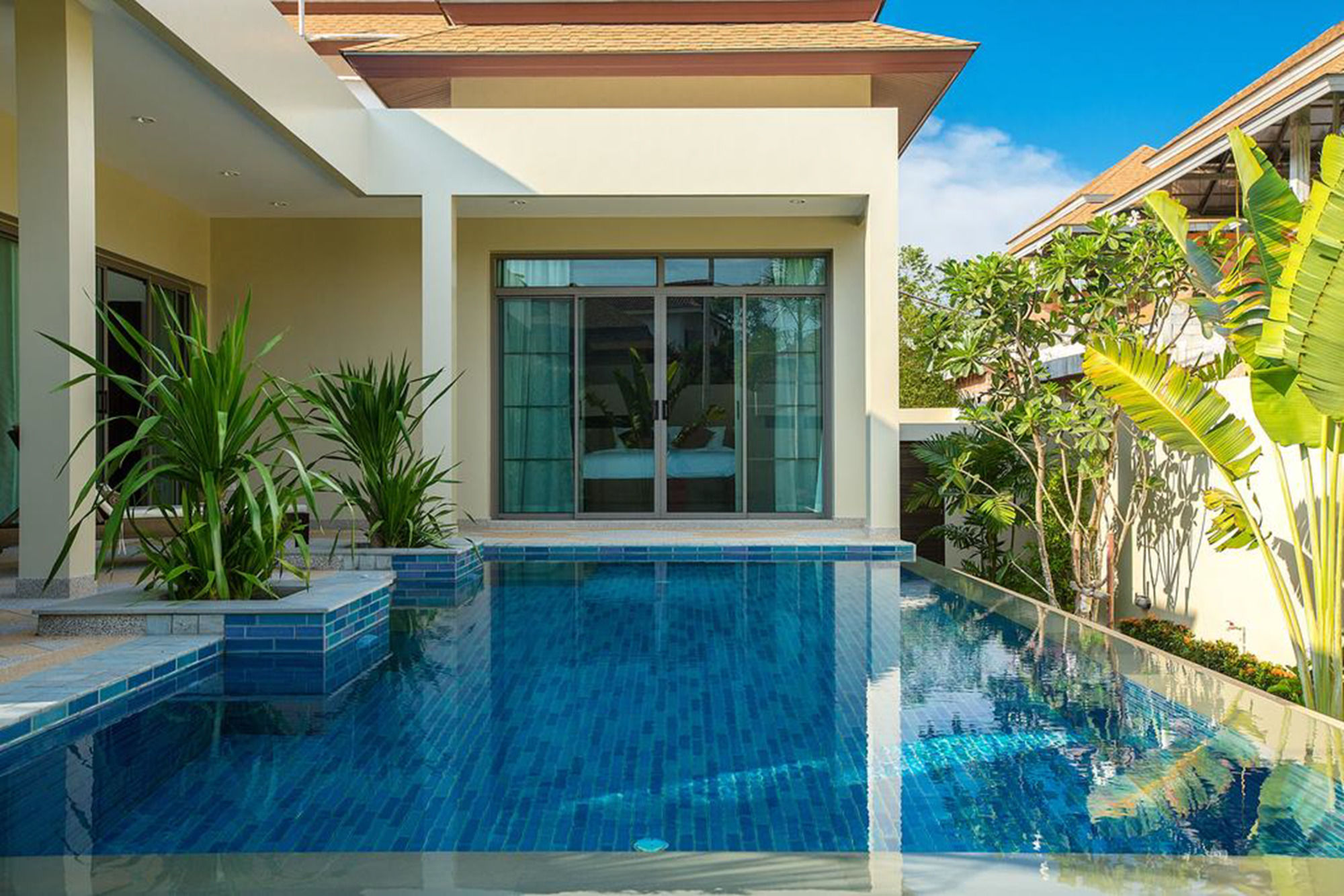 Shanti Estate by Tropiclook