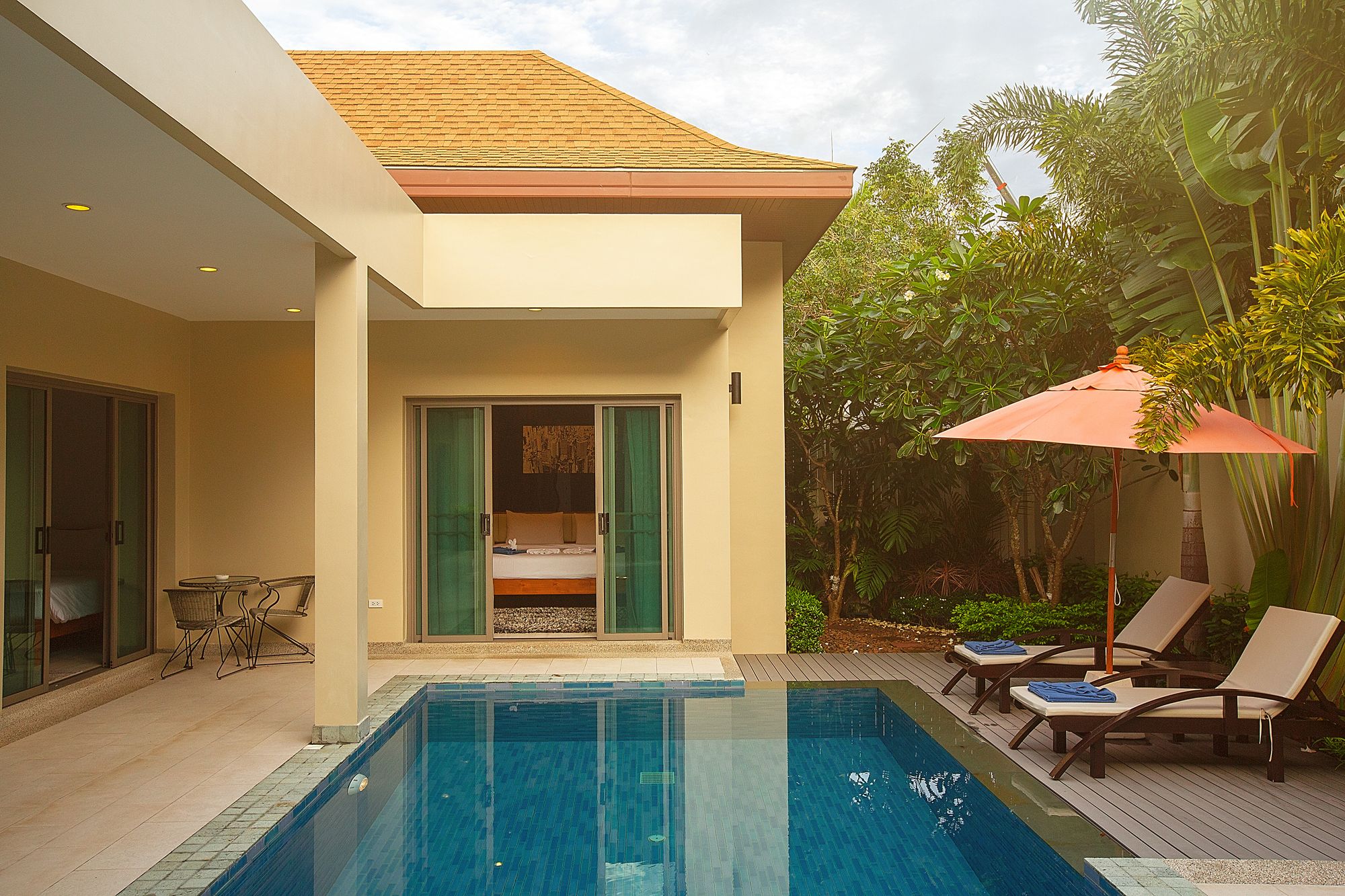 Shanti Estate by Tropiclook
