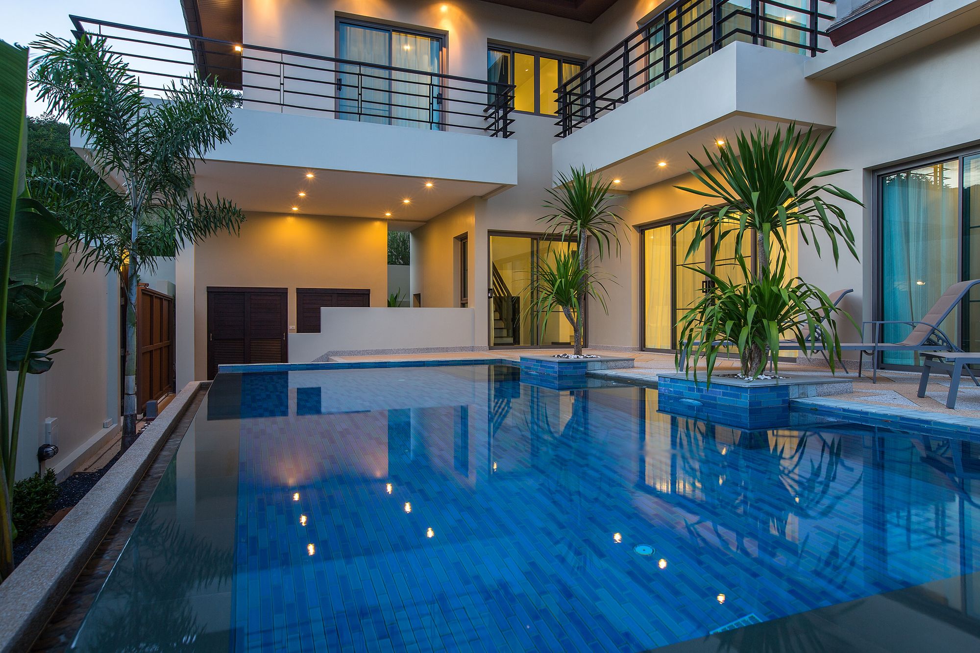 Shanti Estate by Tropiclook