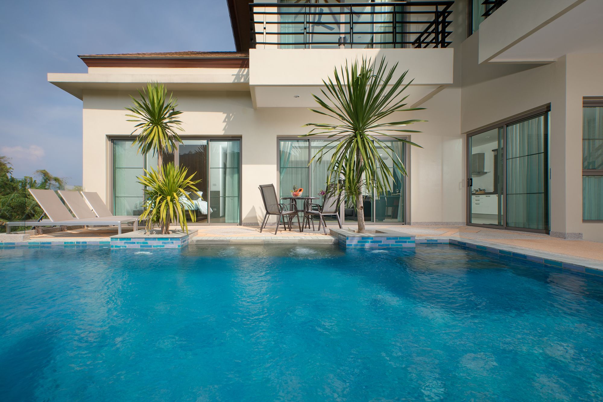 Shanti Estate by Tropiclook