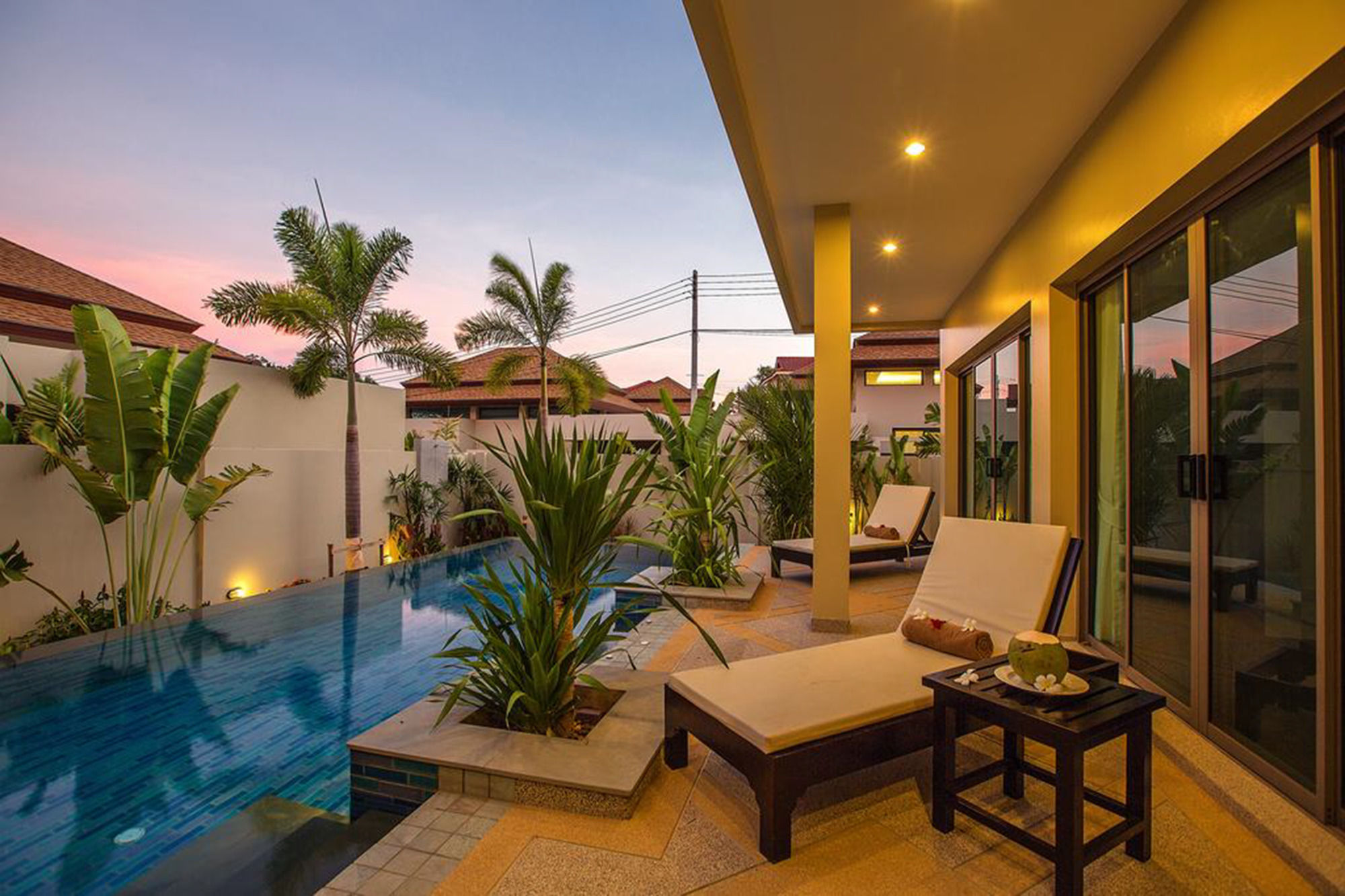 Shanti Estate by Tropiclook