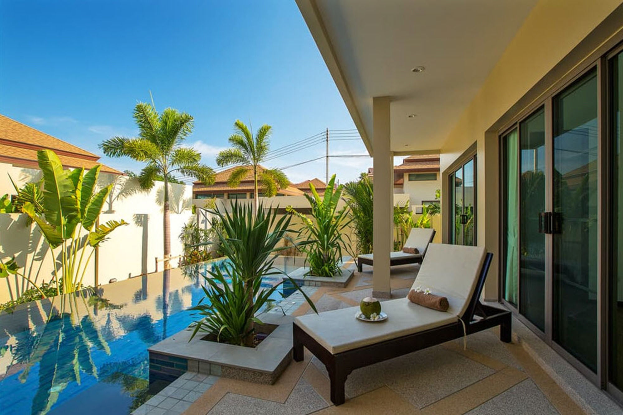 Shanti Estate by Tropiclook