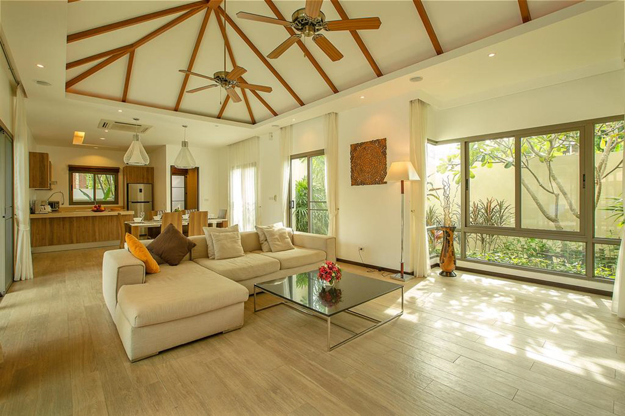Shanti Estate by Tropiclook