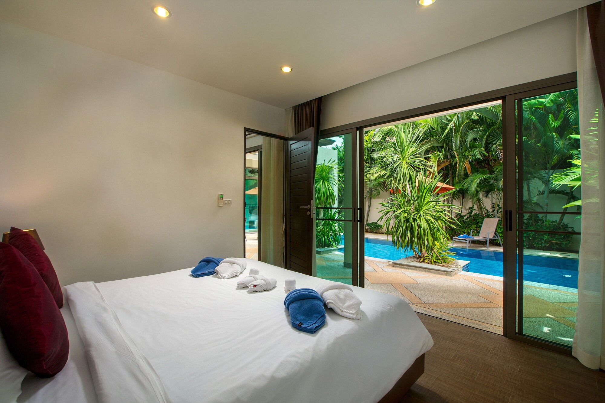 Shanti Estate by Tropiclook
