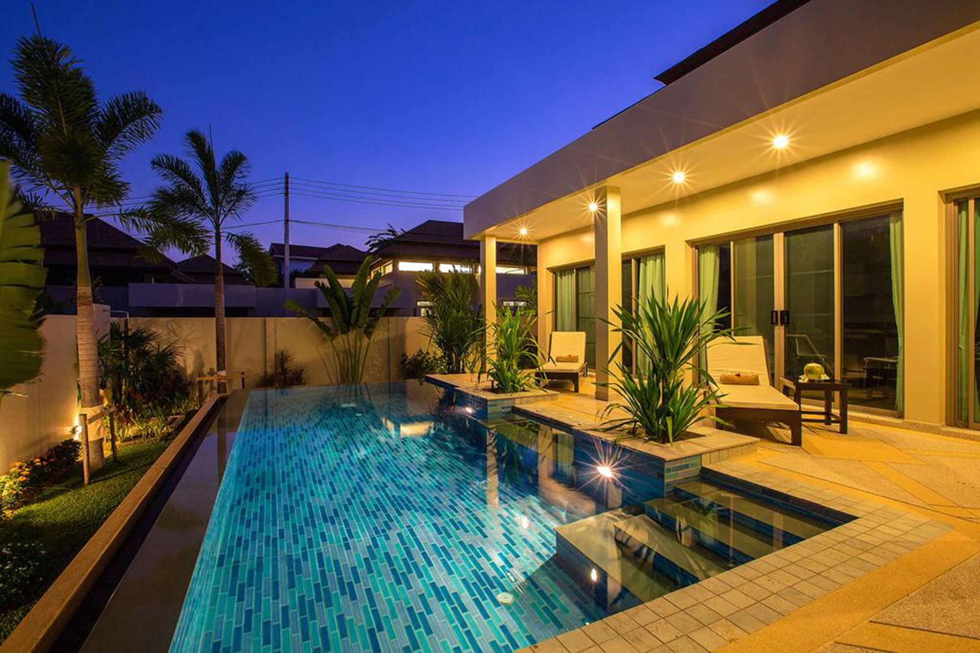 Shanti Estate by Tropiclook