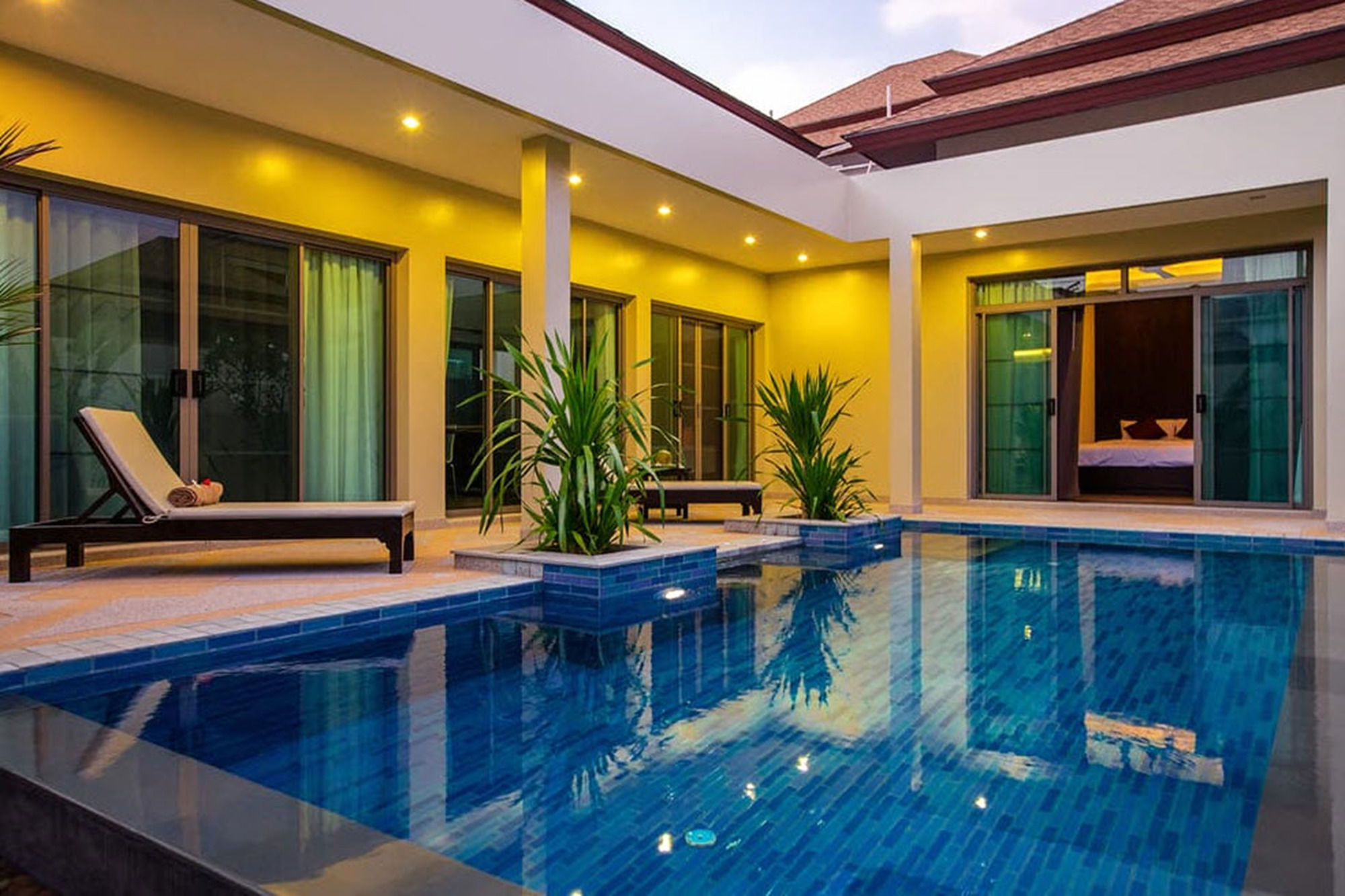 Shanti Estate by Tropiclook