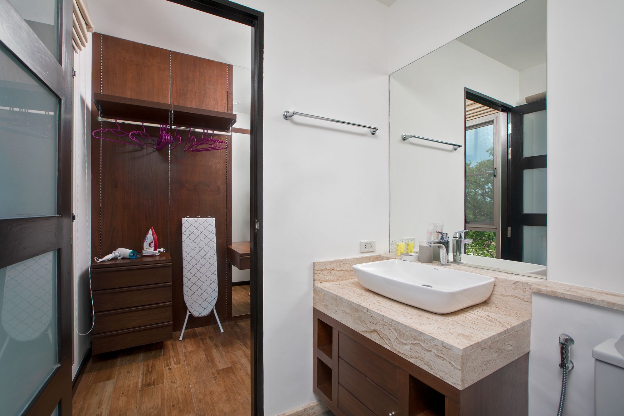 Shanti Estate by Tropiclook