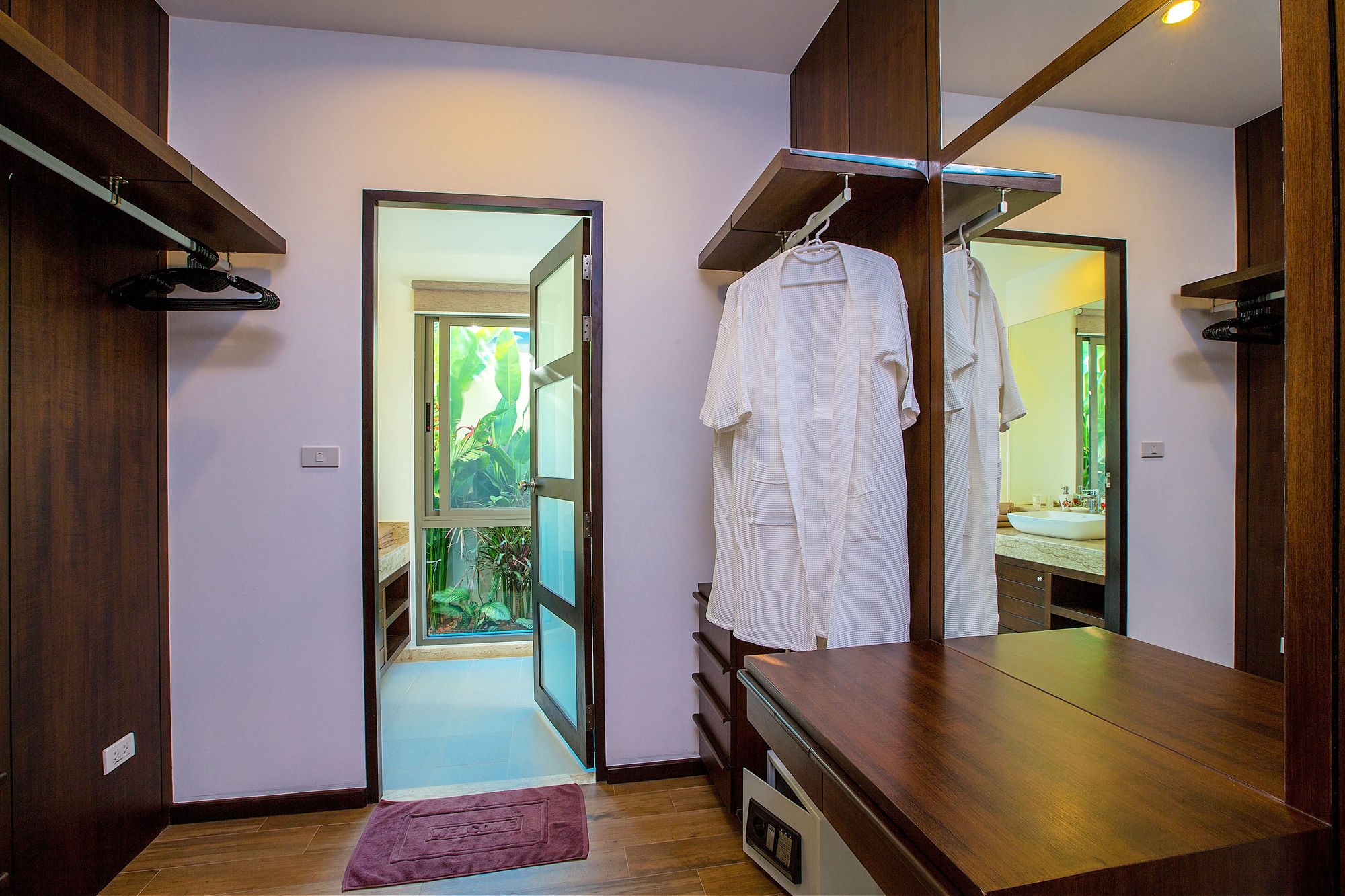 Shanti Estate by Tropiclook