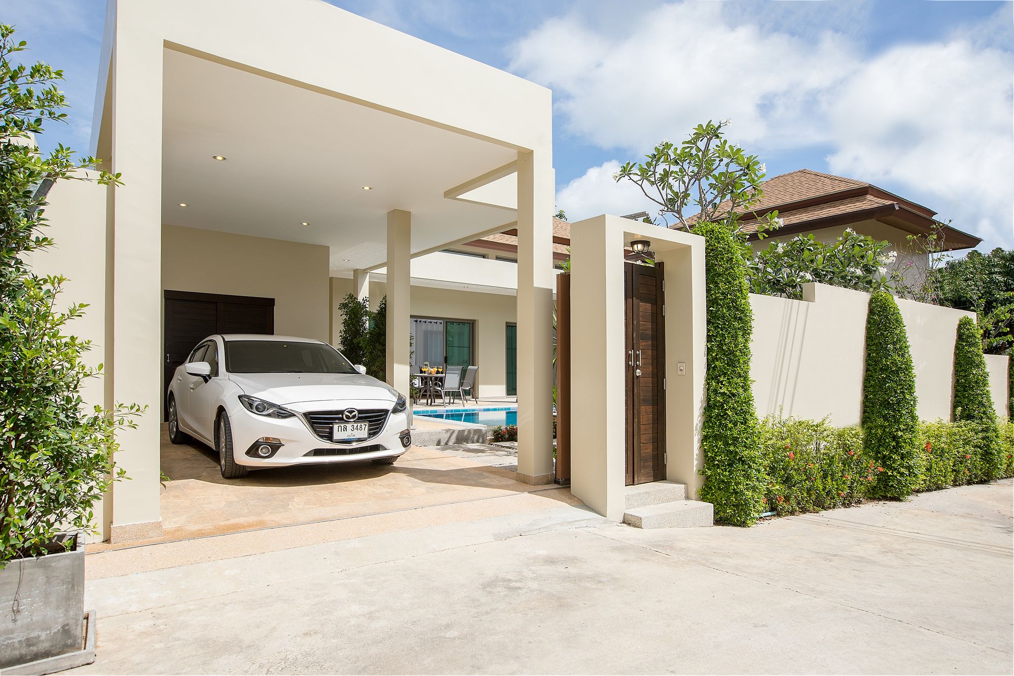 Shanti Estate by Tropiclook
