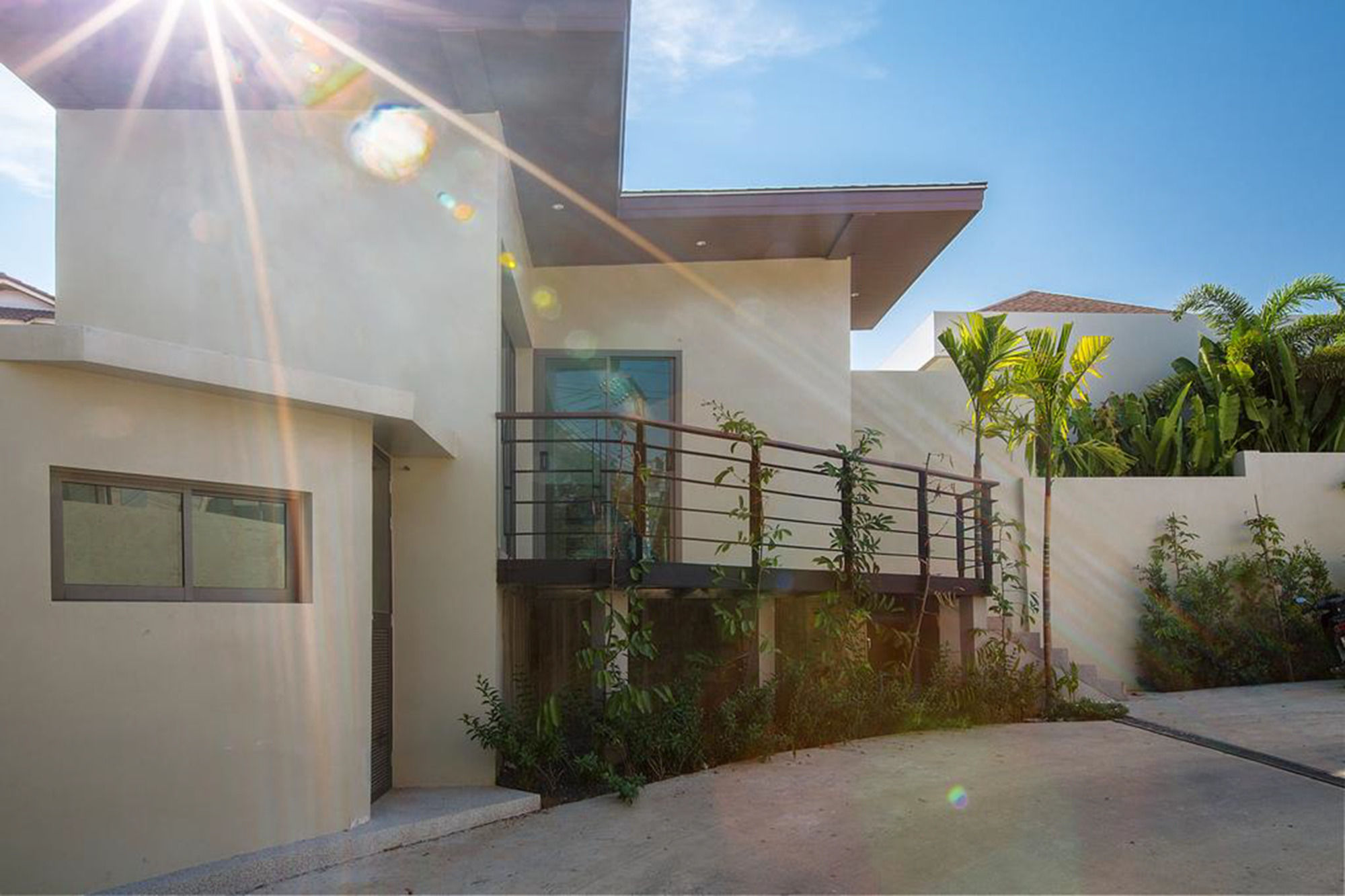 Shanti Estate by Tropiclook