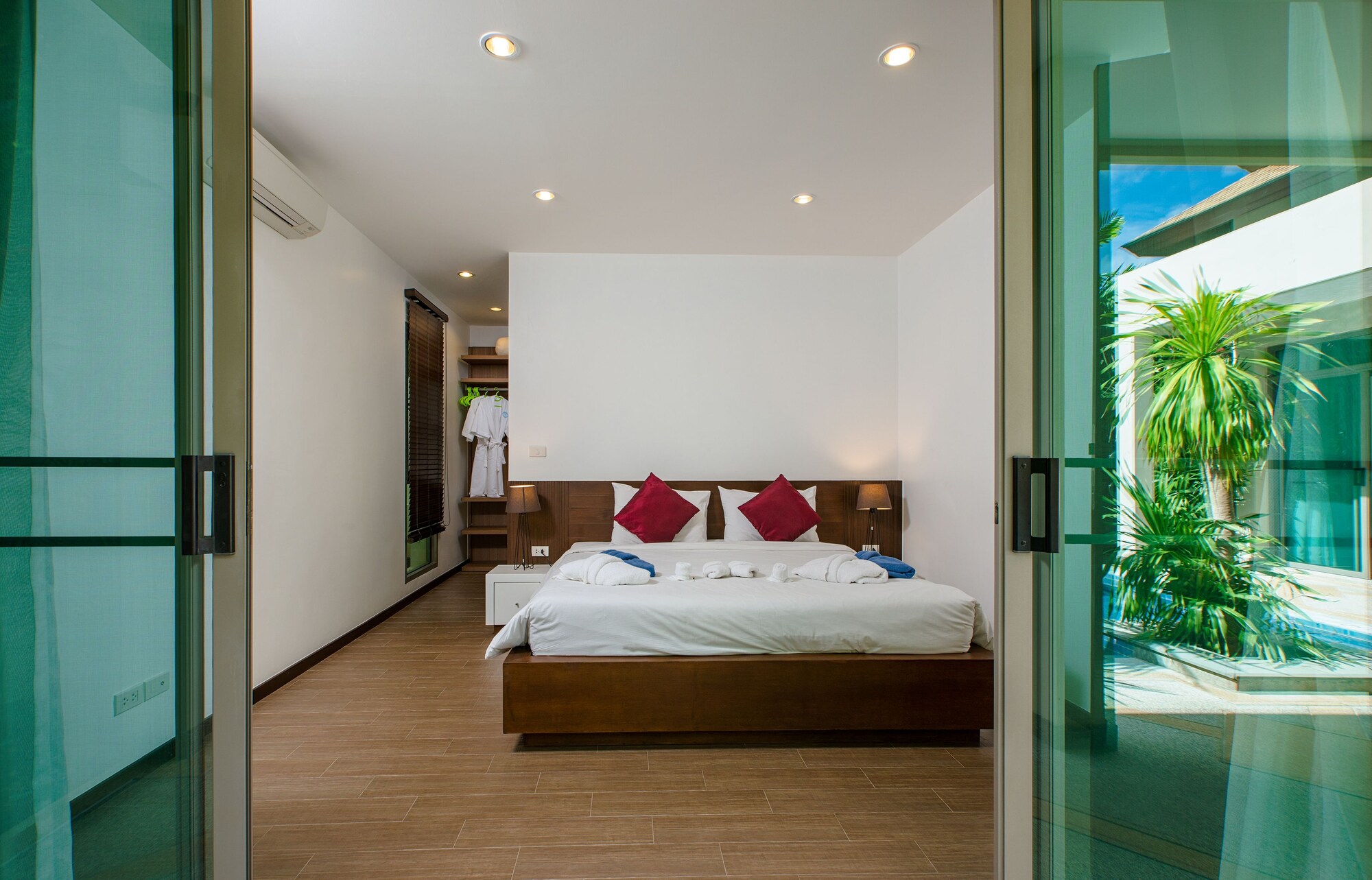 Shanti Estate by Tropiclook
