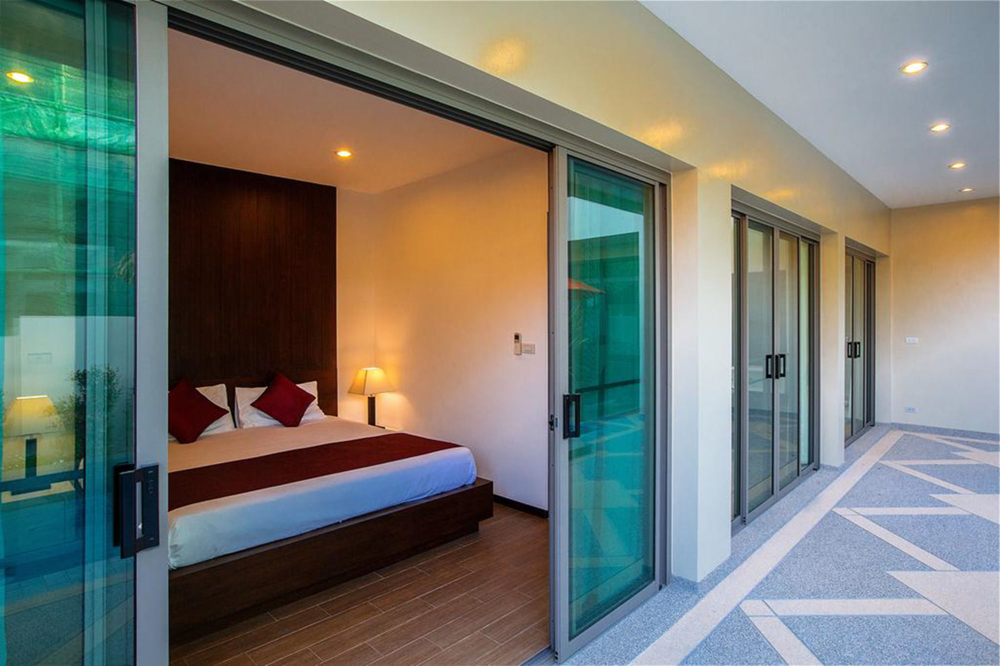 Shanti Estate by Tropiclook