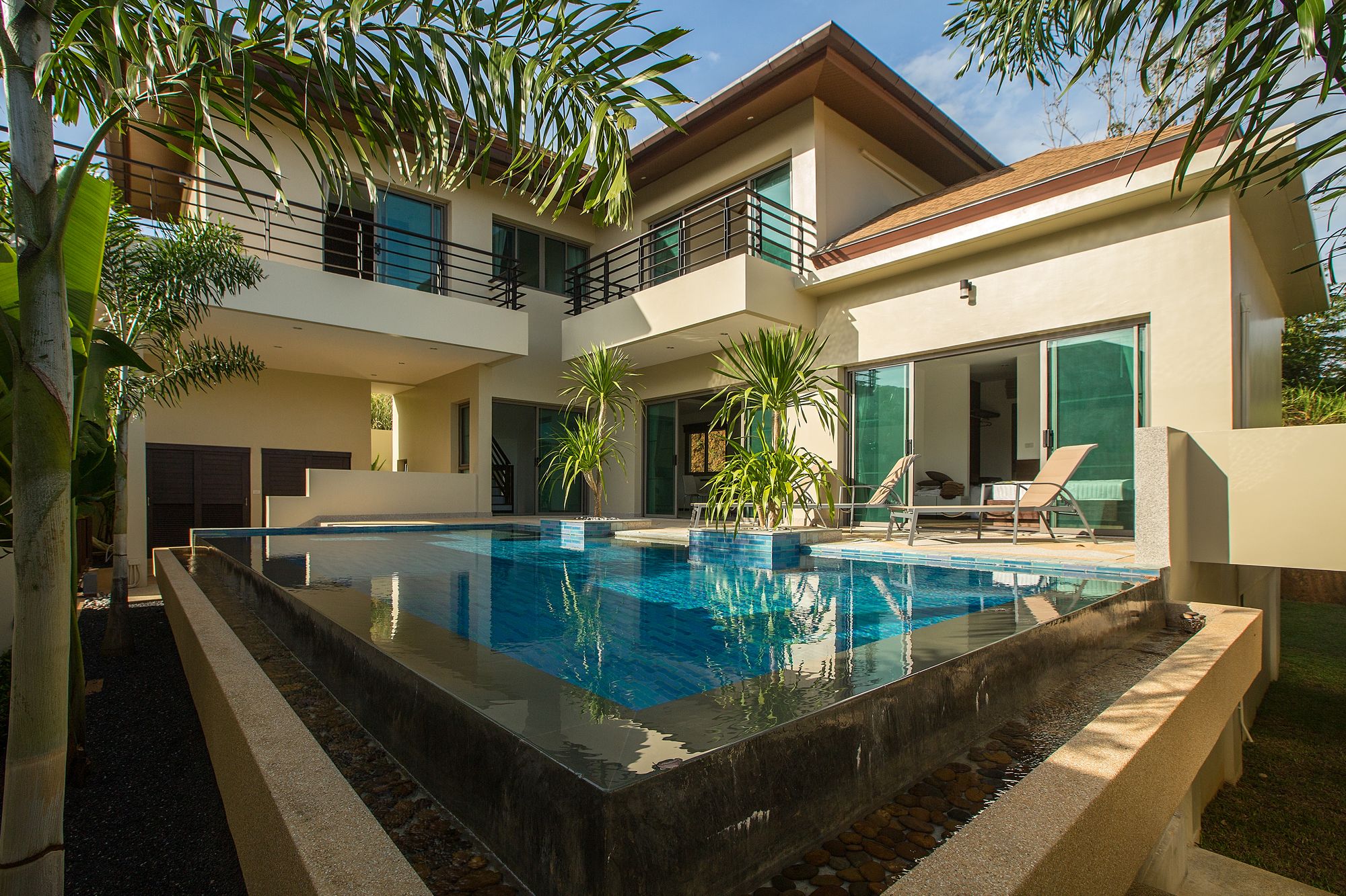 Shanti Estate by Tropiclook