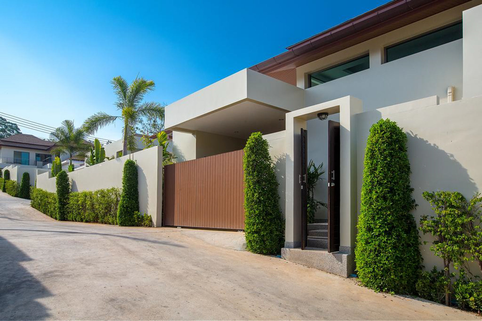 Shanti Estate by Tropiclook