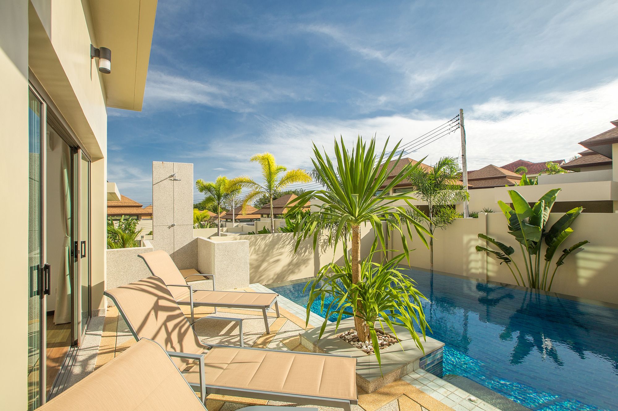 Shanti Estate by Tropiclook