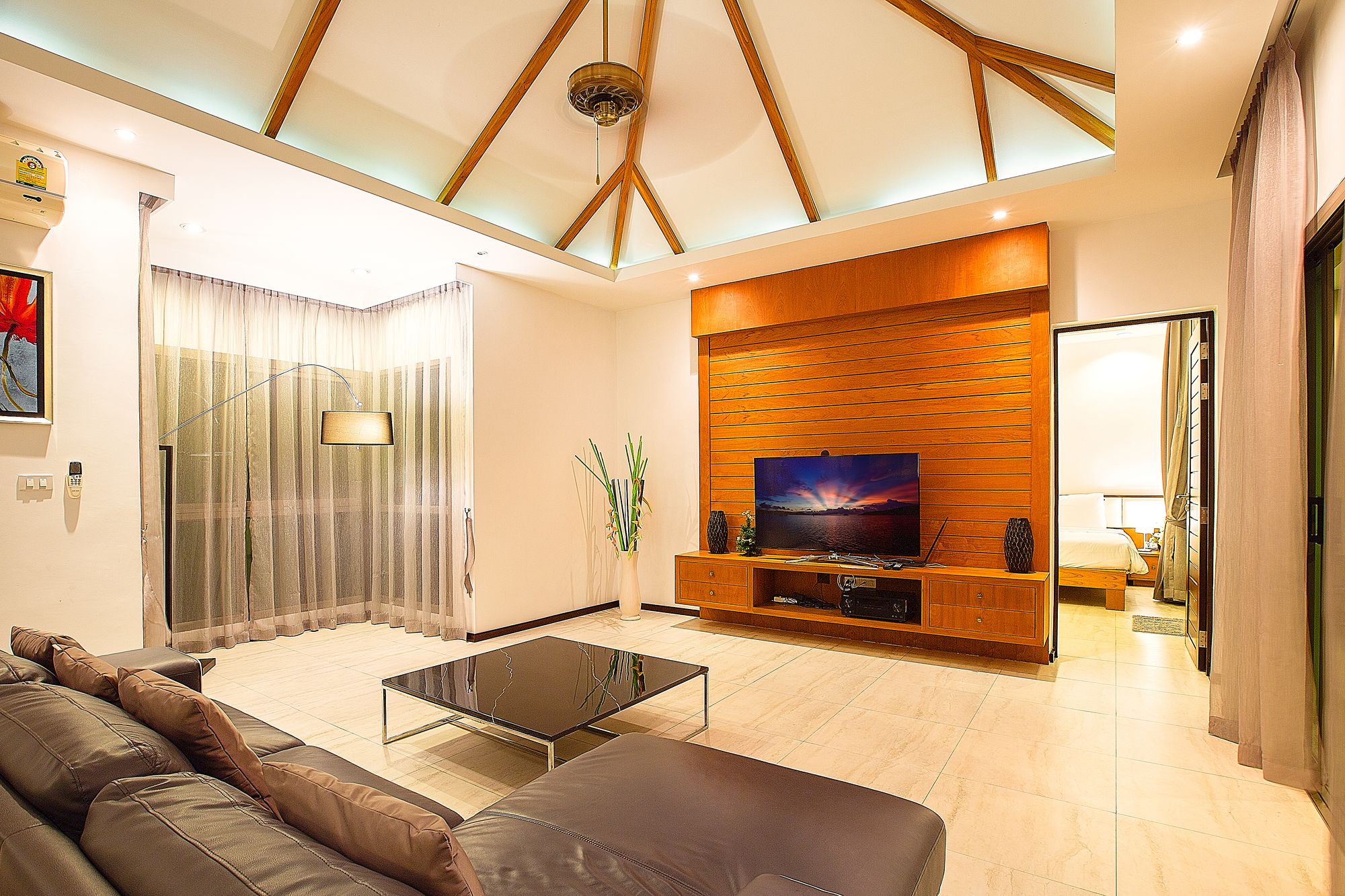Shanti Estate by Tropiclook