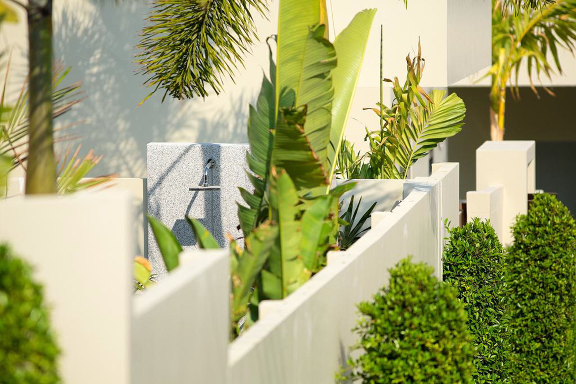 Shanti Estate by Tropiclook