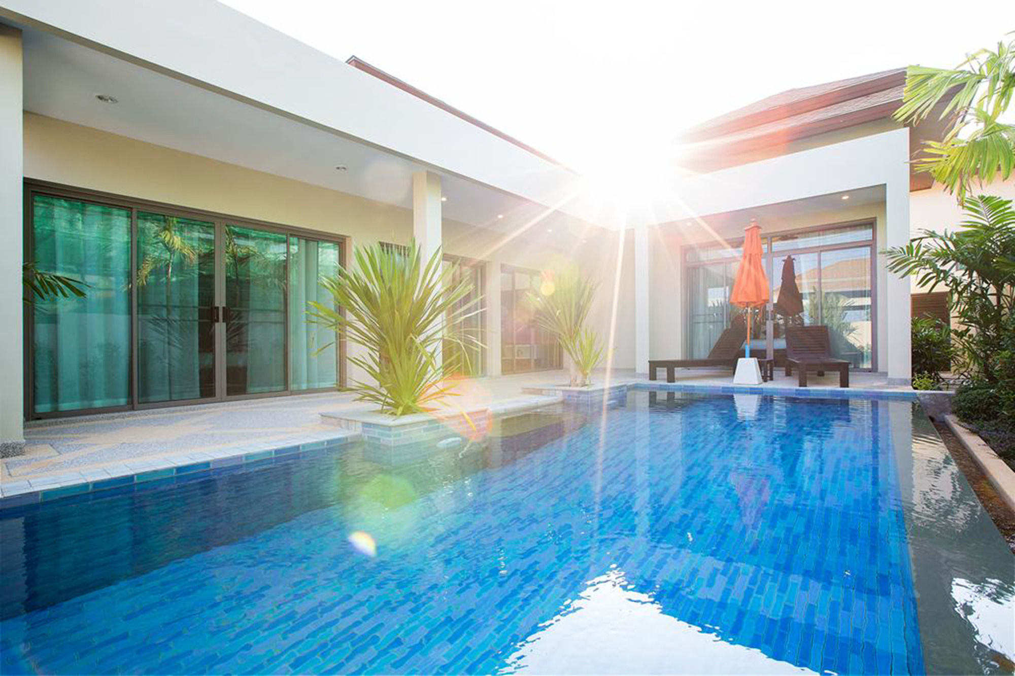 Shanti Estate by Tropiclook