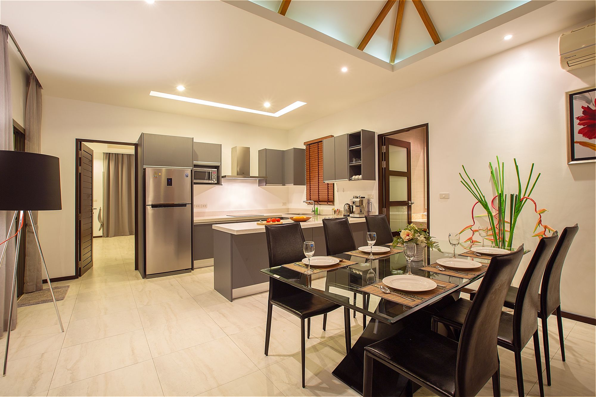 Shanti Estate by Tropiclook