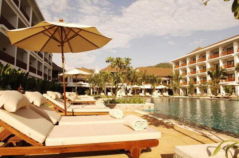 Naithonburi Beach Resort