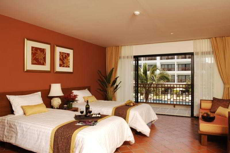 Naithonburi Beach Resort