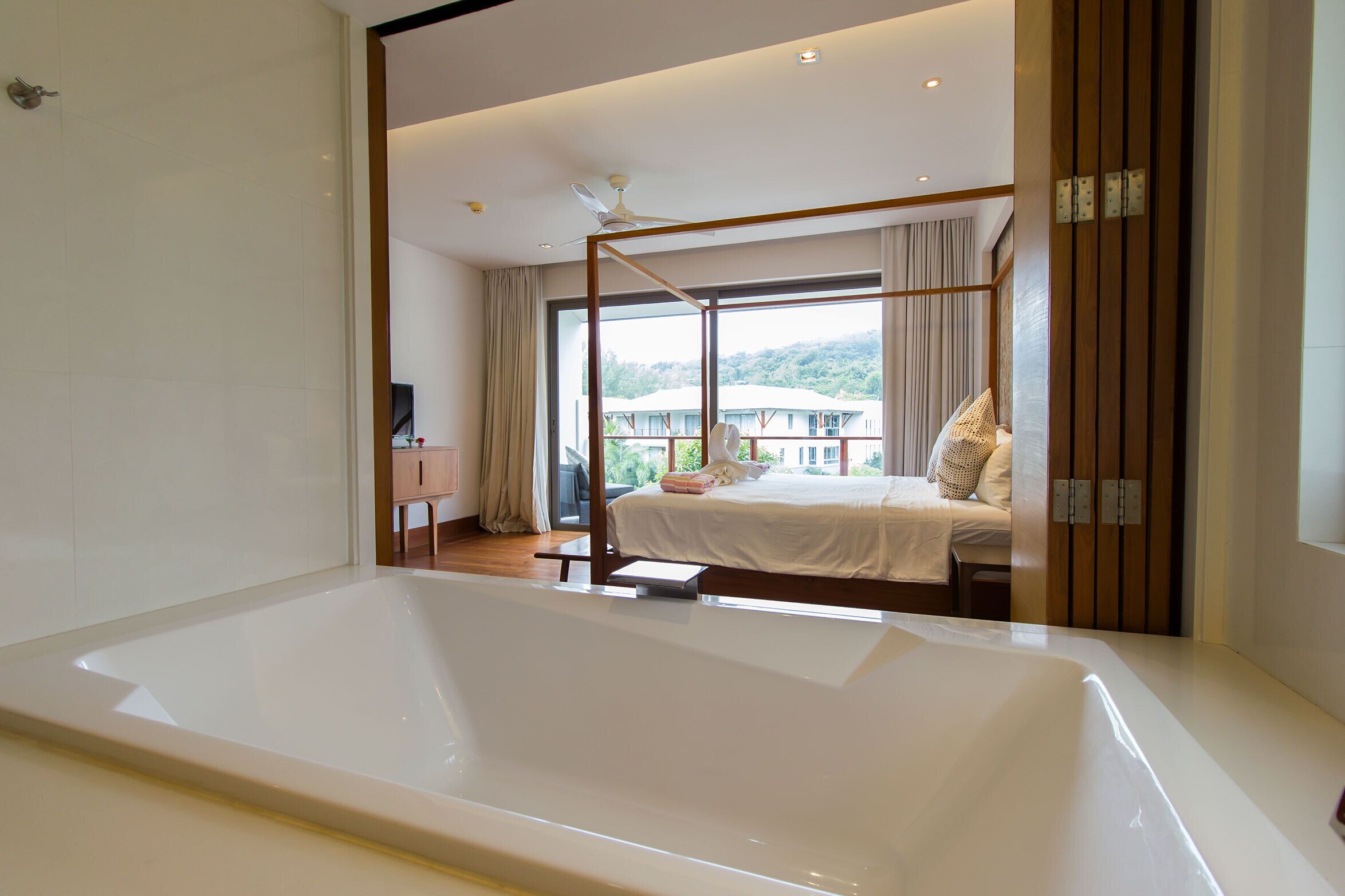 Pearl of Naithon by Alexanders