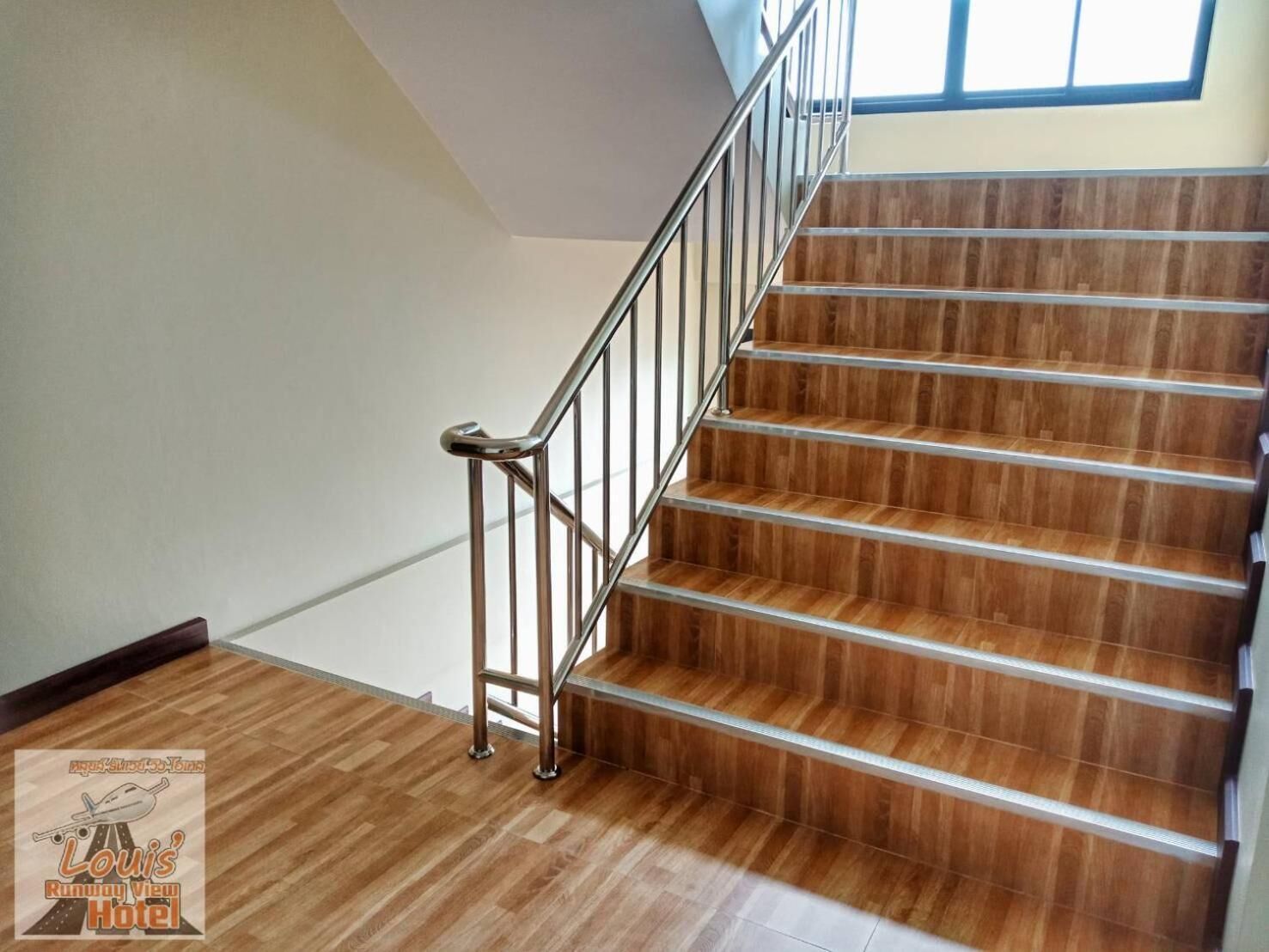 Louis' Runway View Hotel