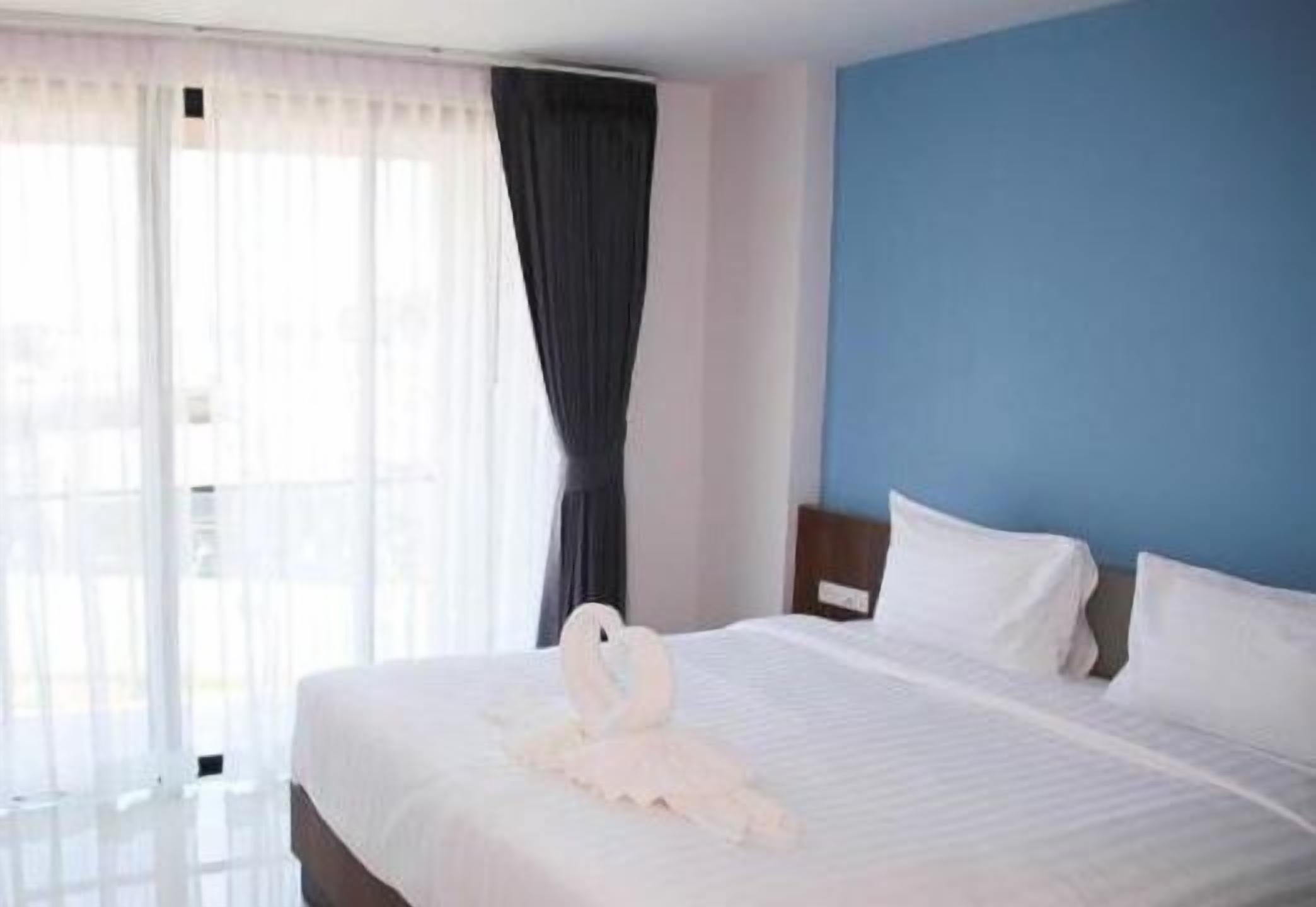 Louis' Runway View Hotel