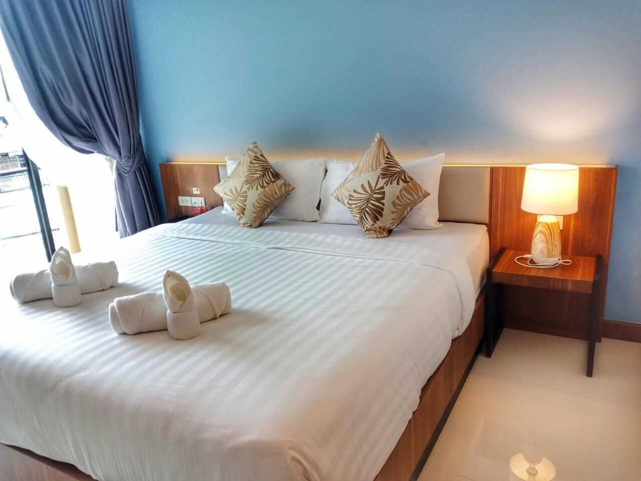 Louis' Runway View Hotel