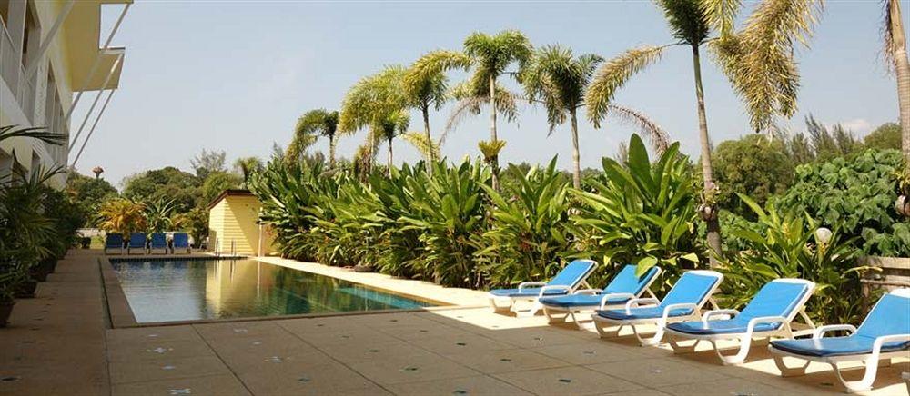 OYO 75361 Phuket Airport Sonwa Resort