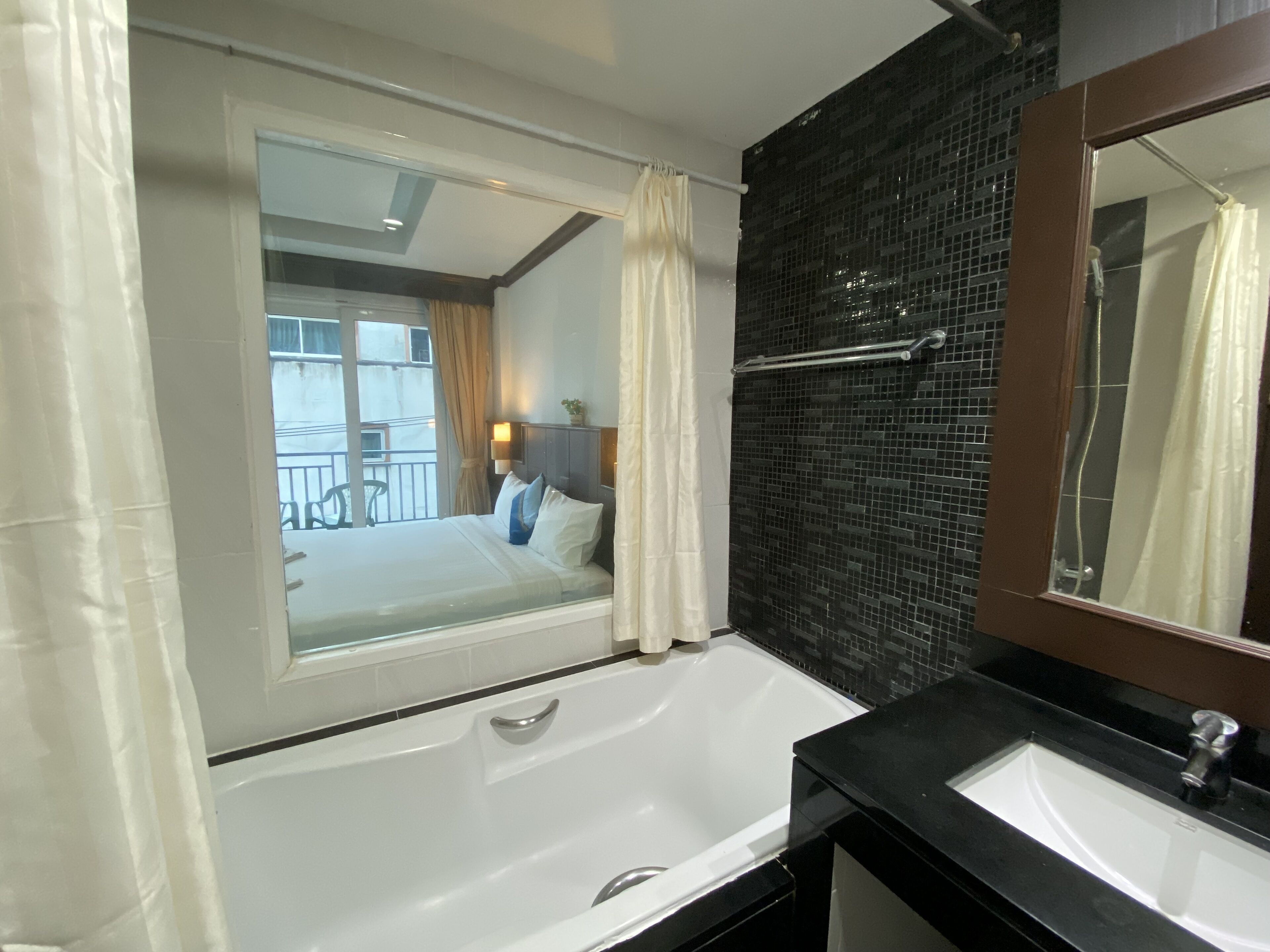 77 Patong Hotel & Spa