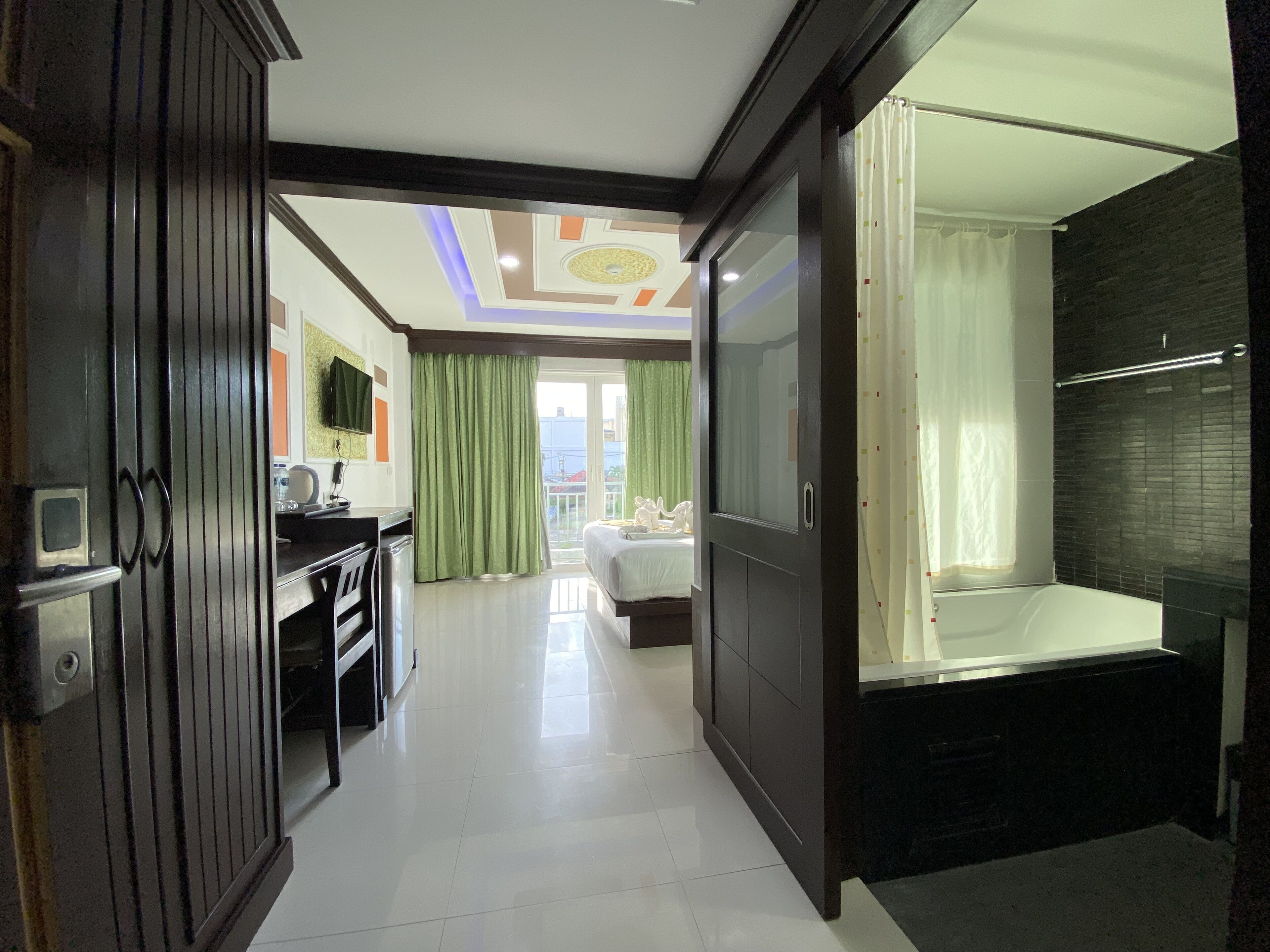 77 Patong Hotel & Spa