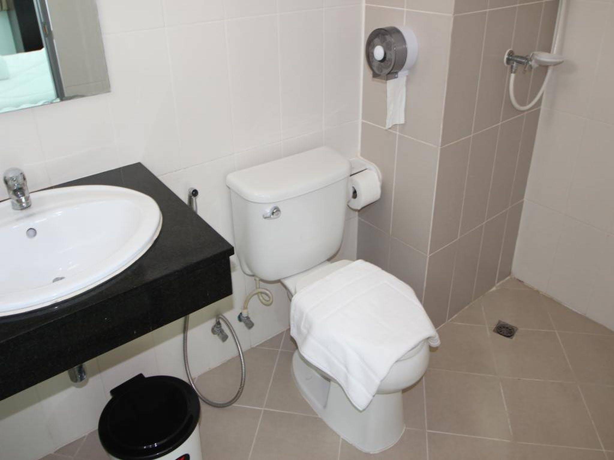 Angel Service Apartment Patong Beach