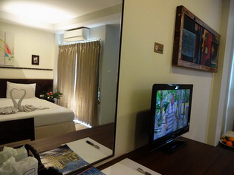 Athome Hotel @Nanai 8 & Thai Kitchen