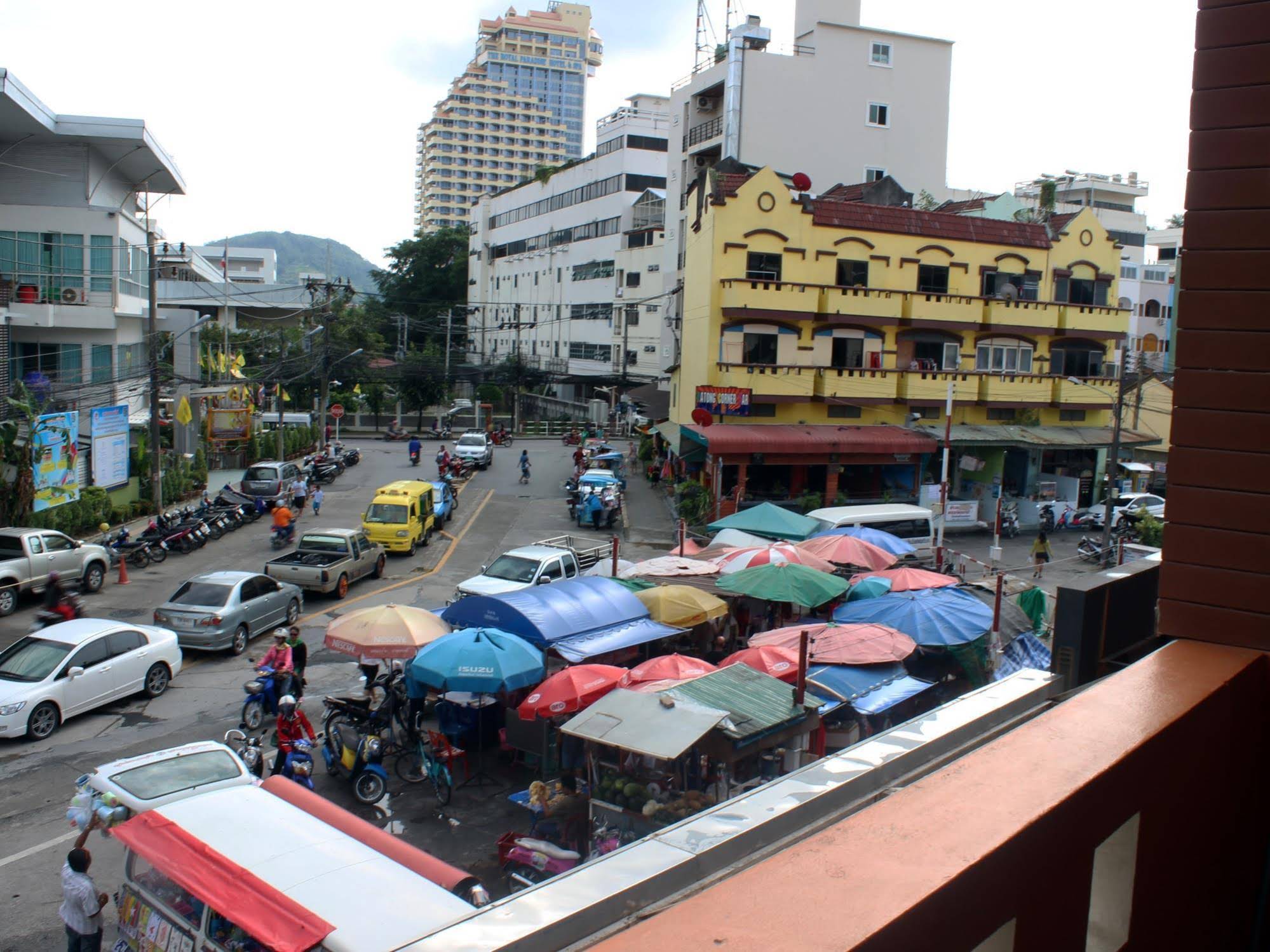 Baan Taweesup Apartment