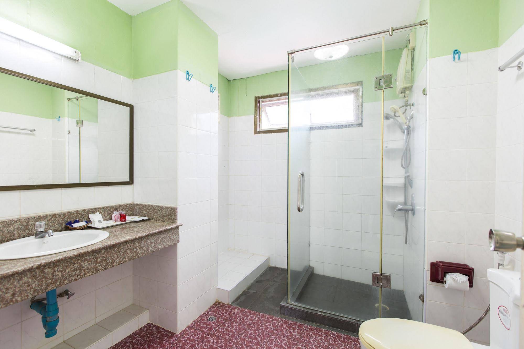 Barefoot Hotel Kalim Beach Front