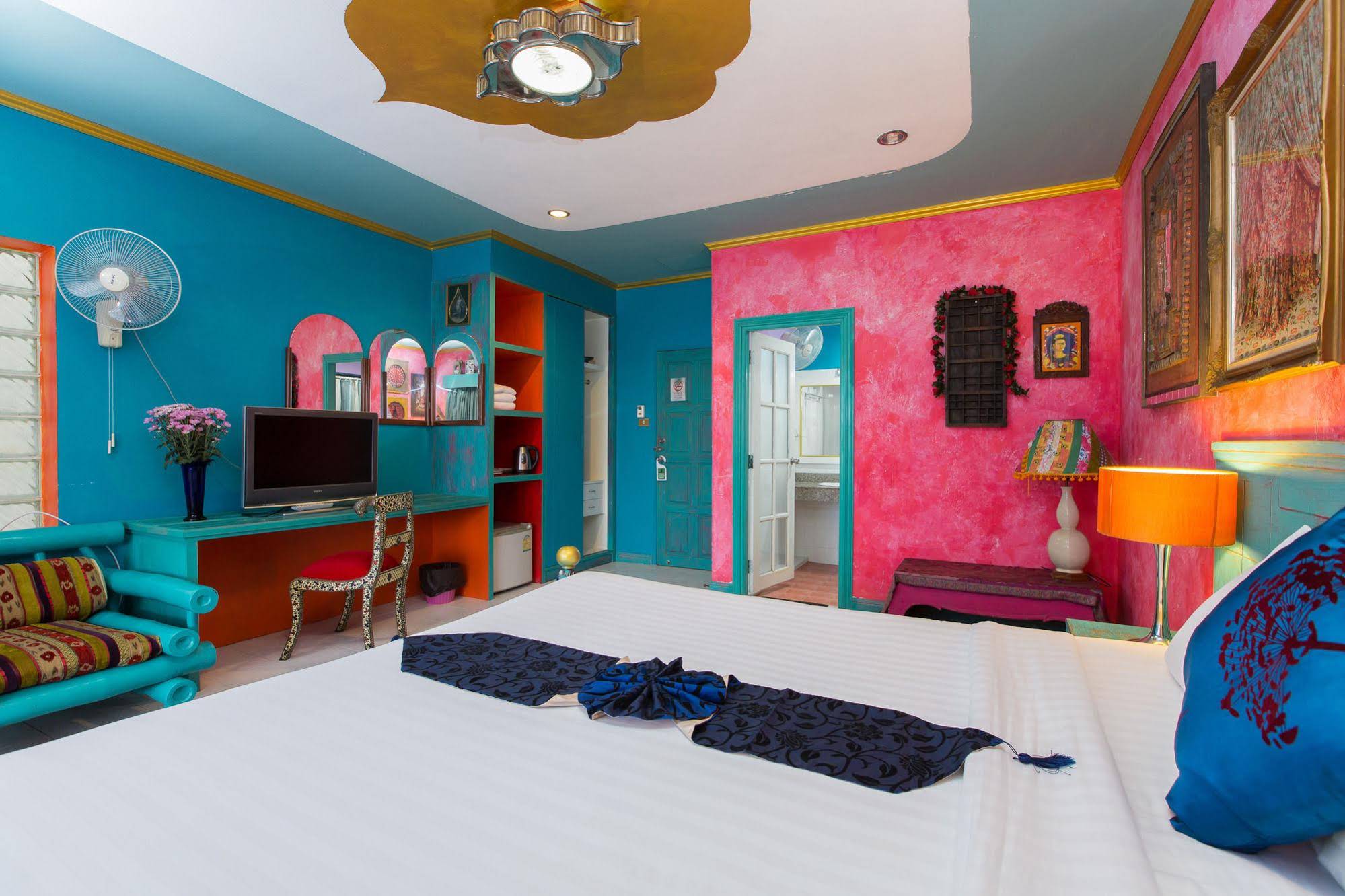 Barefoot Hotel Kalim Beach Front