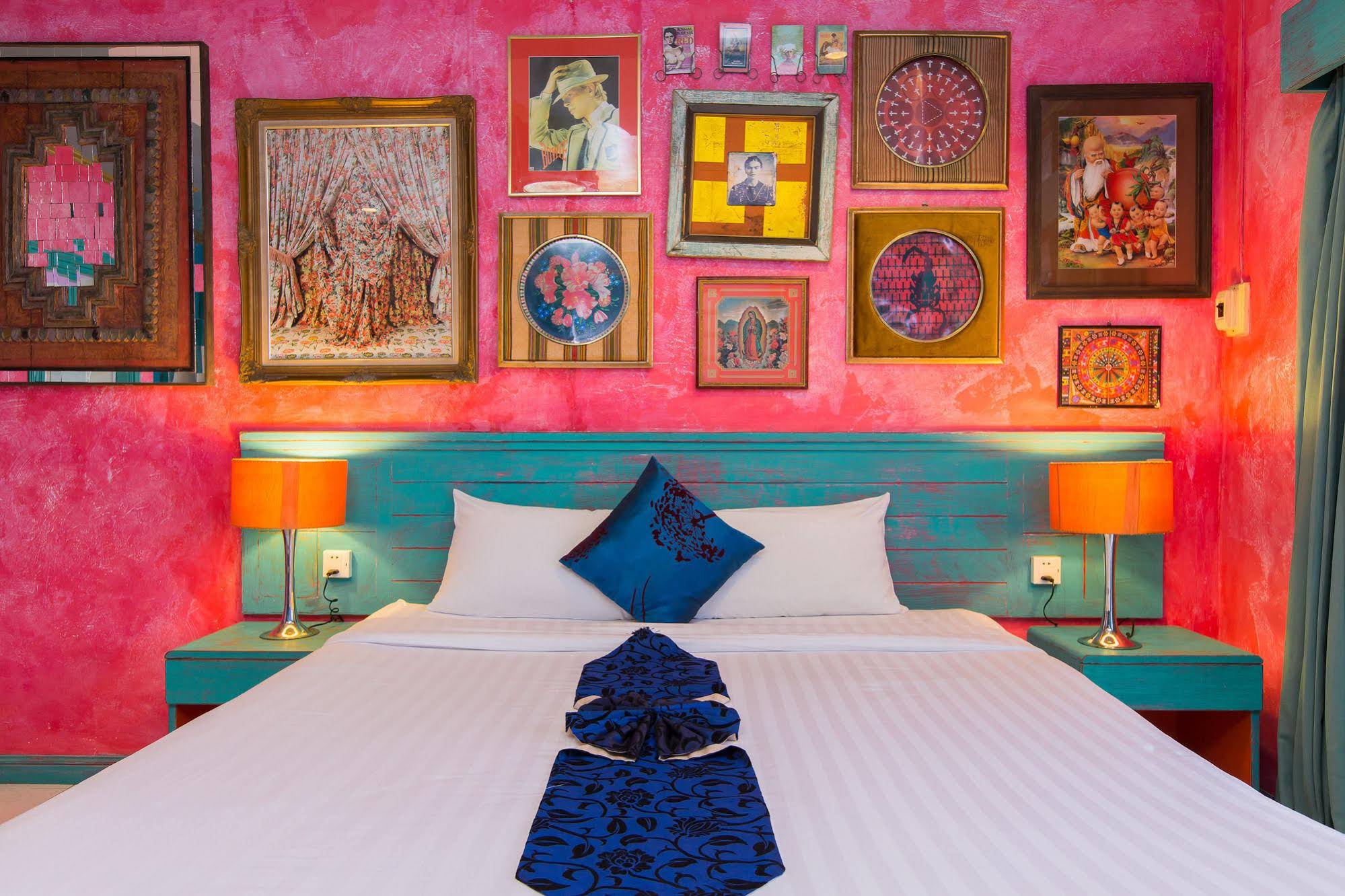 Barefoot Hotel Kalim Beach Front