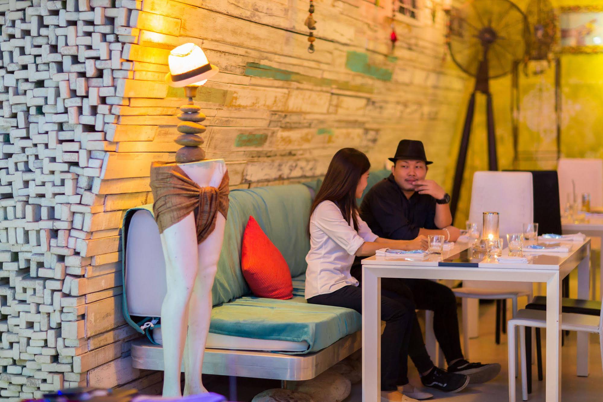 Barefoot Hotel Kalim Beach Front