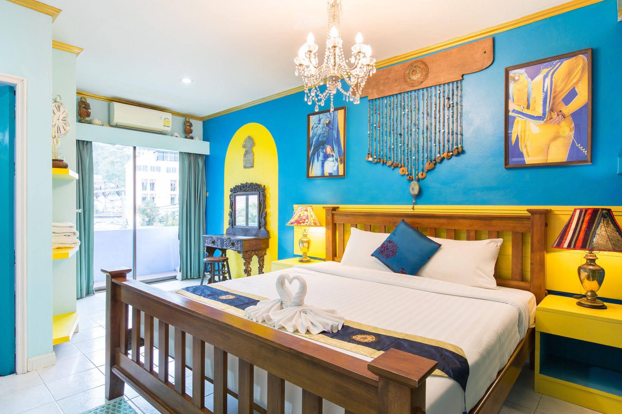 Barefoot Hotel Kalim Beach Front