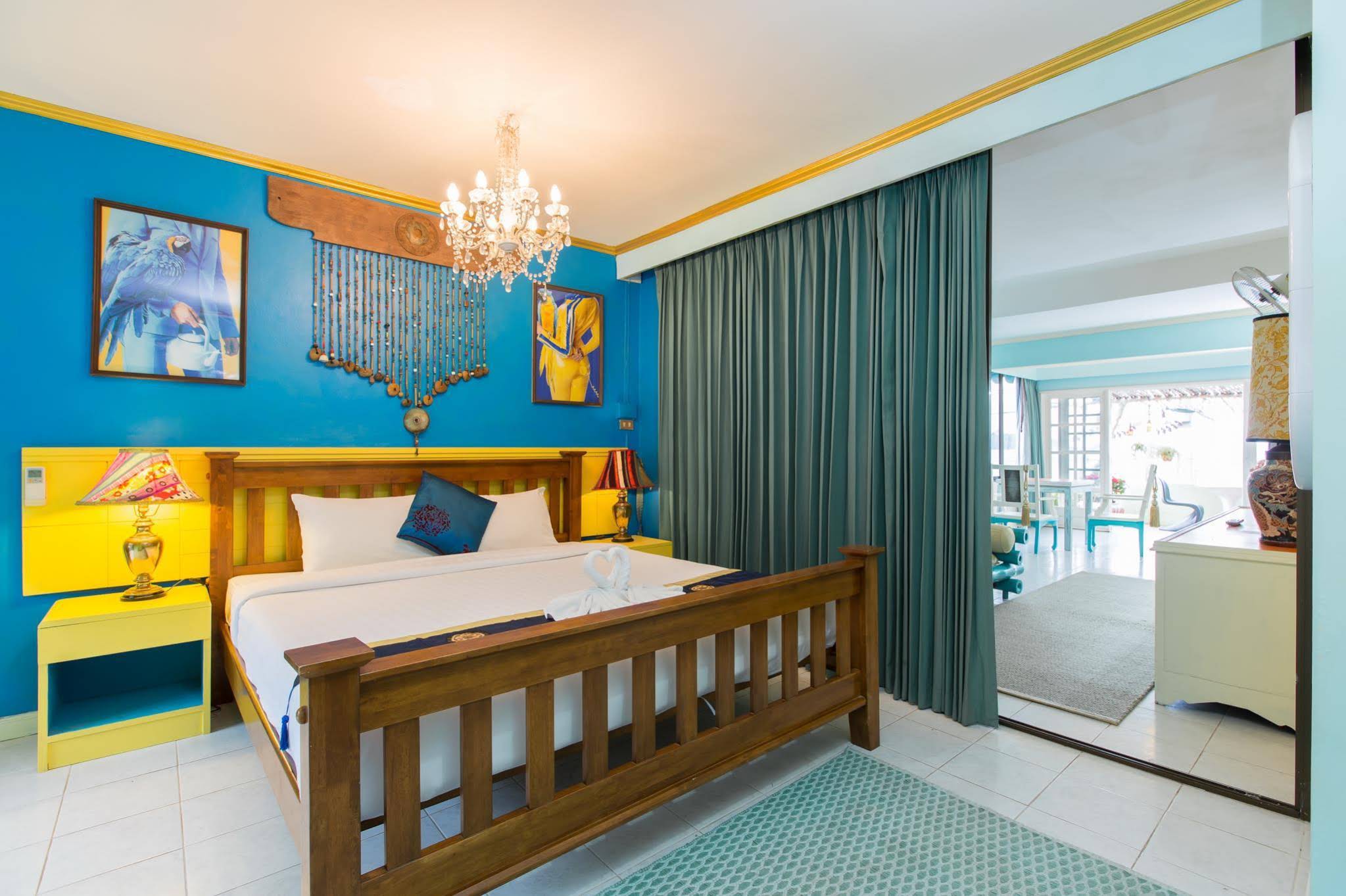 Barefoot Hotel Kalim Beach Front