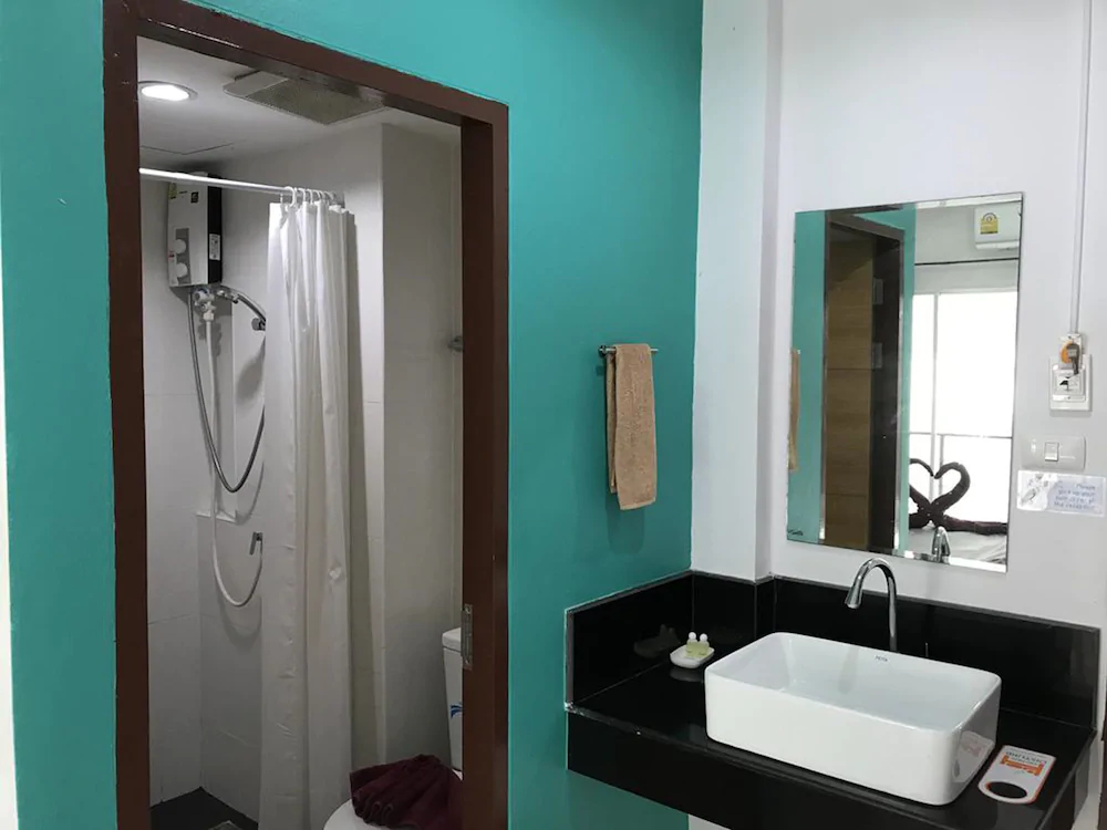 Bedbox Guesthouse And Hostel